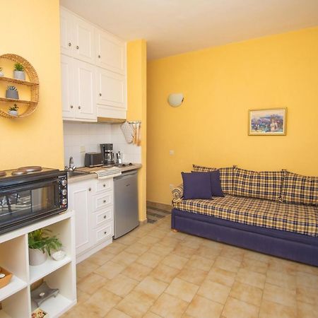 Alexandras On The Beach And Pool Apt Glyfada  Exterior photo