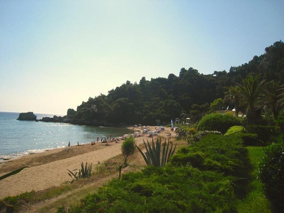 Alexandras On The Beach And Pool Apt Glyfada  Exterior photo